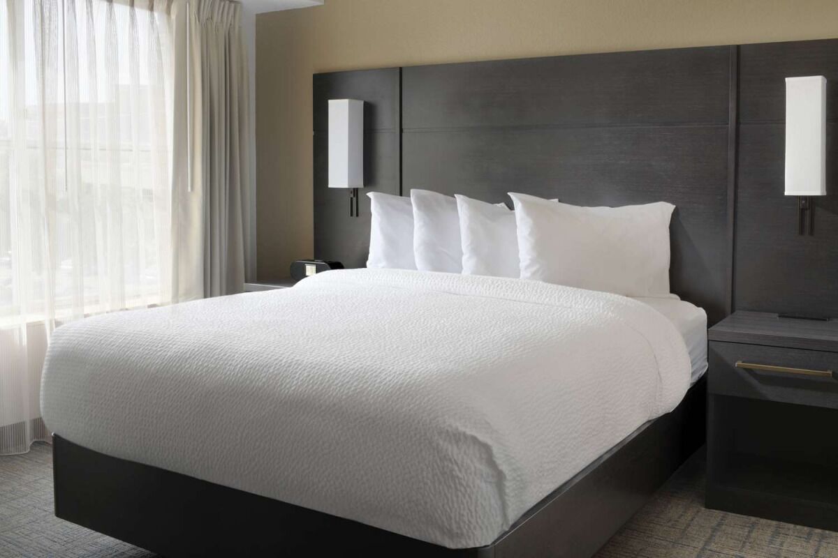 Walking Distance to Altitude Trampoline Park! W/ FREE Breakfast & Parking, Pool!