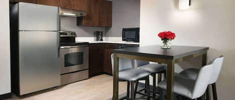 Fridge, microwave, stovetop, dishwasher