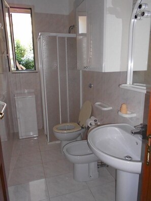 Apartment, 2 Schlafzimmer, Balkon, Meerblick | Badezimmer