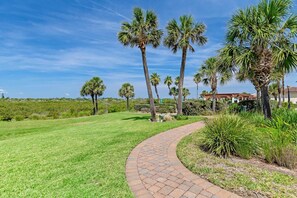 Property grounds - Oceanside Luxury Condo | Flagler Beach | Ocean View | Pool | Beach & Intracoastal Access (Flagler Beach)
