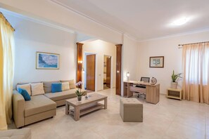 Apartment, 2 Bedrooms, Ocean View | Living room