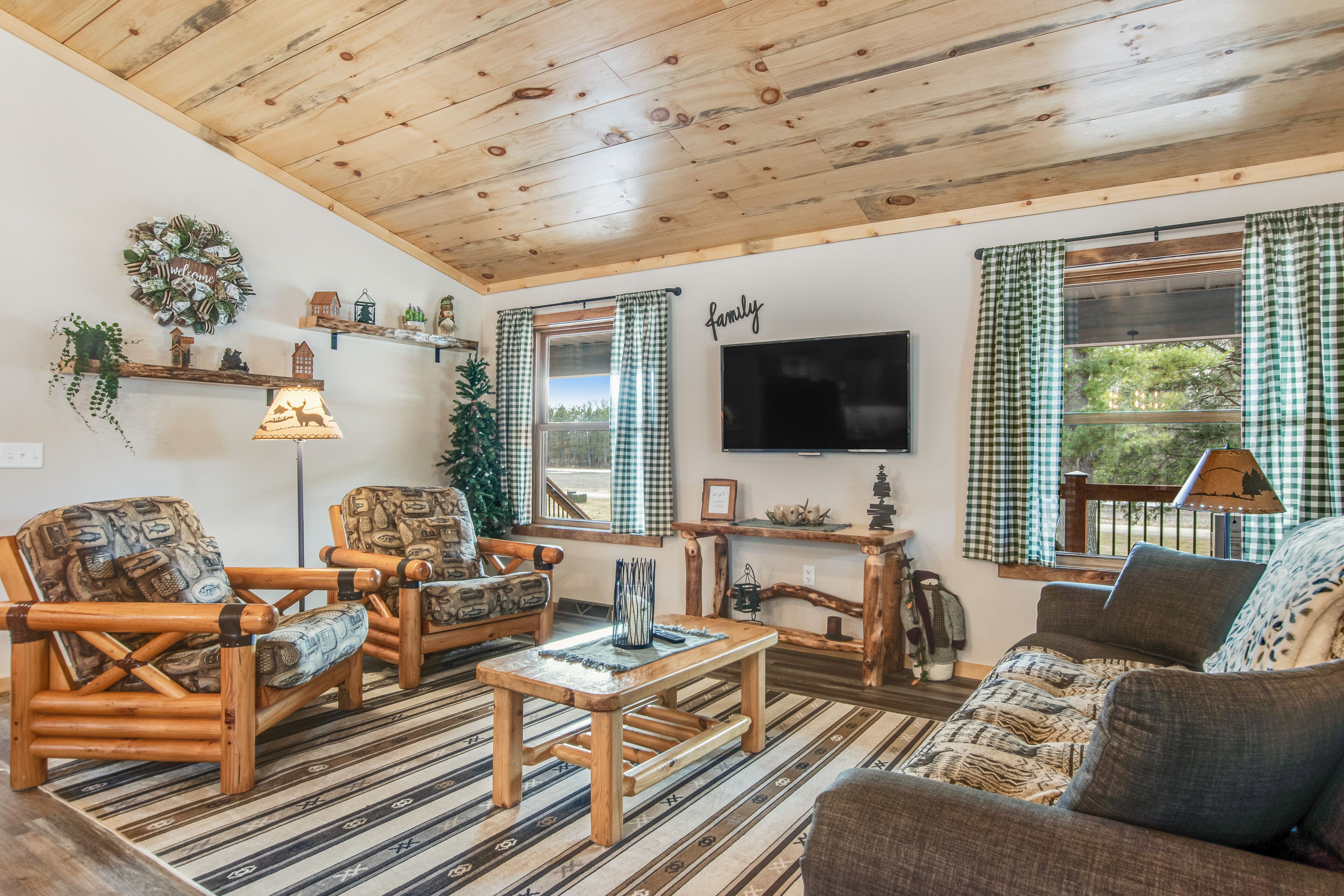 Inviting home with game room, firepit, full kitchen, & W/D