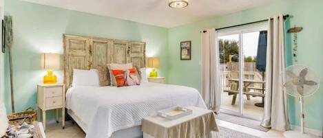 Tabla de planchar con plancha, wifi gratis y ropa de cama