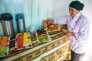Free daily continental breakfast  - Hotel Urpi Inn By Hoteles Romero (Cusco)
