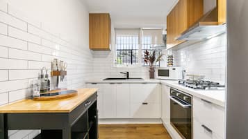 Refrigerador, horno, parrilla de estufa y lavavajillas