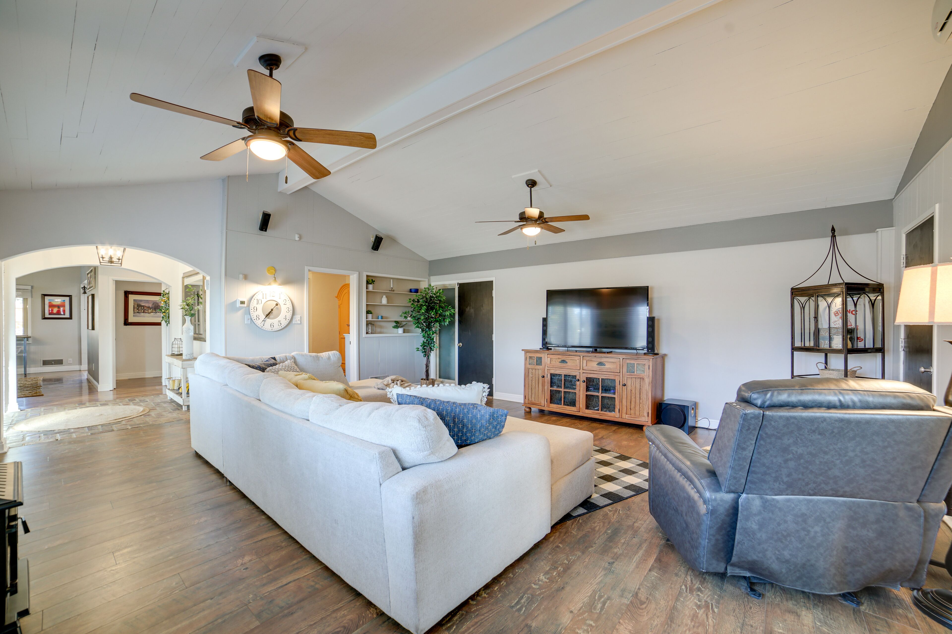 Broadmoor Getaway w/ Pickleball Court!