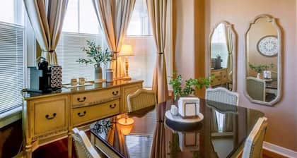 Downtown Historic Apartment with Modern Flair