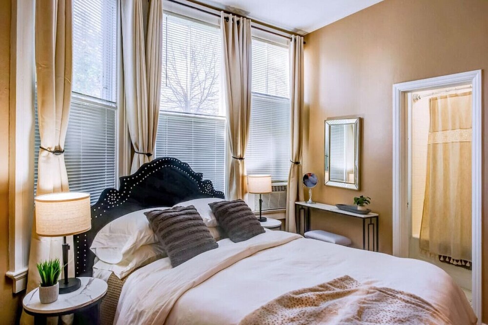 Downtown Historic Apartment with Modern Flair