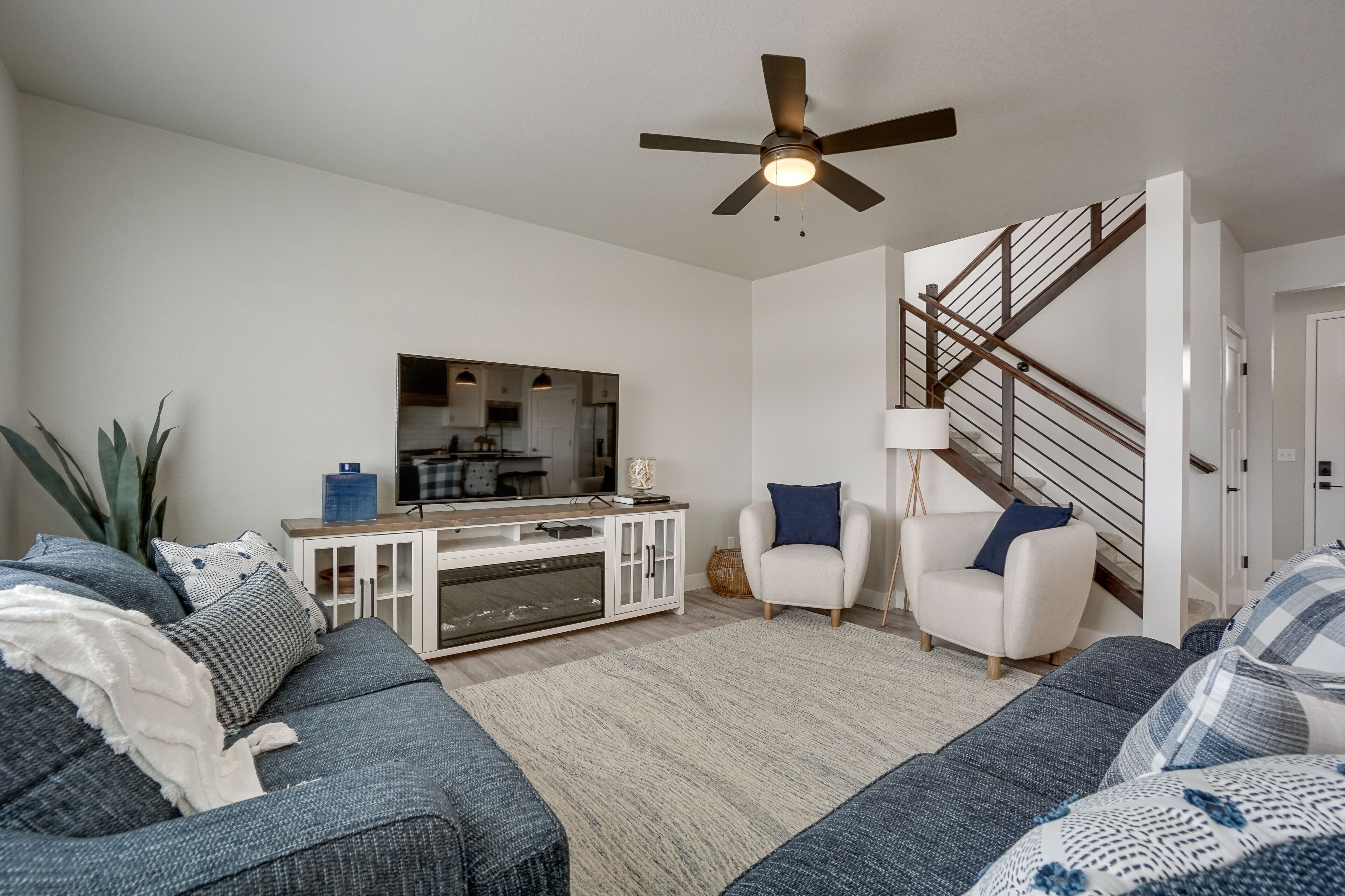 Family-Friendly Townhome ~ 2 Mi to Windsor Lake!