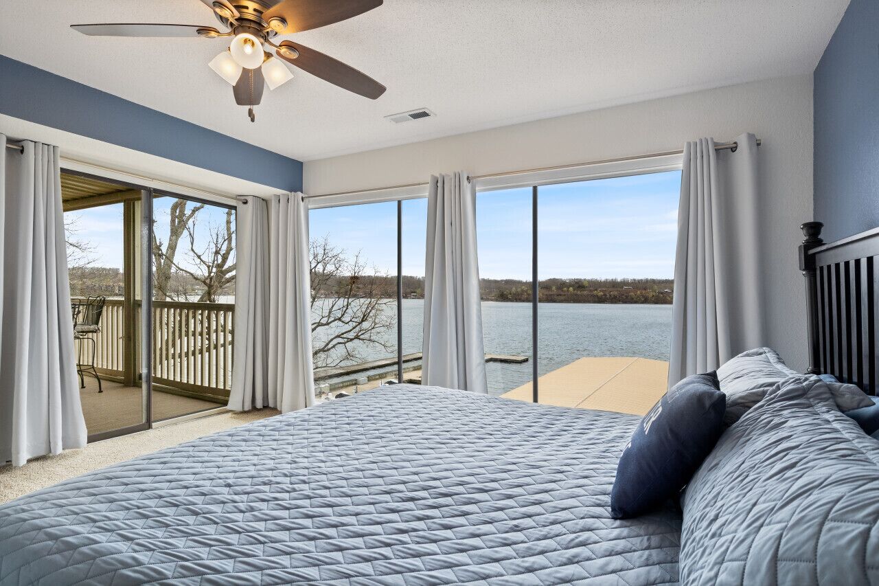 Breezy Bay – Waterfront Condo, Pool & Amazing Views!