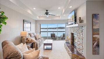 Smart TV, fireplace, stereo