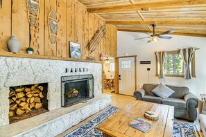 TV, books - Graeagle Vacation Rental Cabin w/ Game Room! (Graeagle)