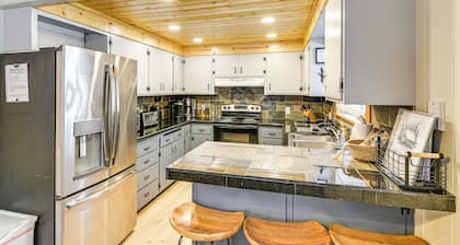 Graeagle Vacation Rental Cabin w/ Game Room!