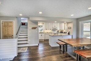 Fridge, microwave, stovetop, dishwasher