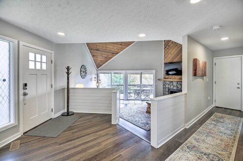 Deck & Mtn Views: 'Fain Chalet' in Kingsport