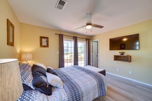 3 bedrooms, iron/ironing board, WiFi, bed sheets - Barling Vacation Rental: Fenced-In Yard w/ Hot Tub (Barling)