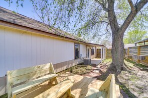 Terrace/patio - Barling Vacation Rental: Fenced-In Yard w/ Hot Tub (Barling)
