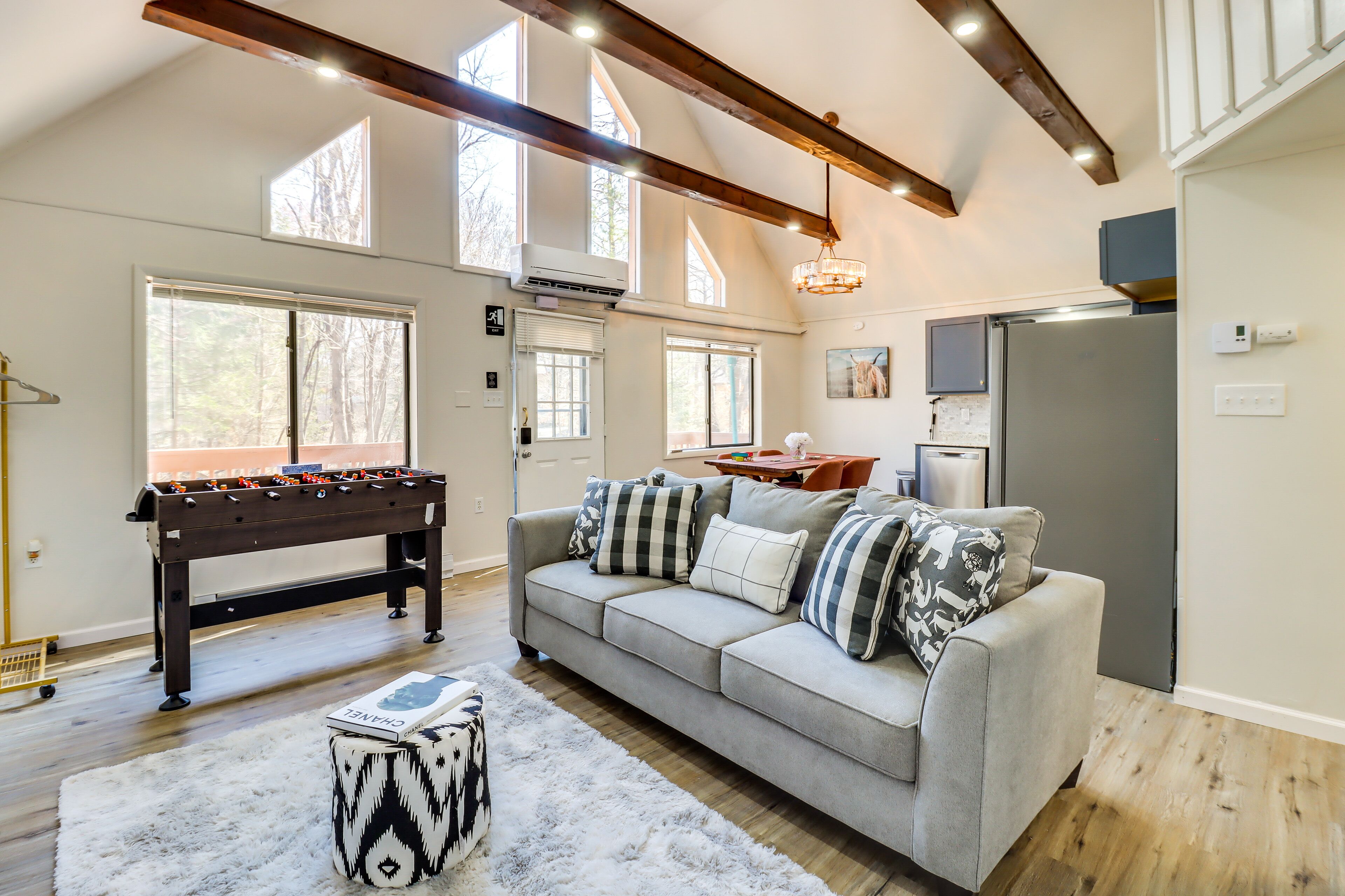 Quiet East Stroudsburg Home w/ Grill & Fireplace!