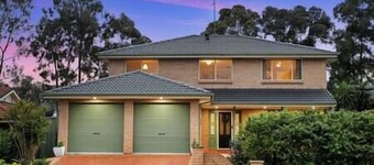 Blue Haven Retreat - Glenmore Park Pool Home