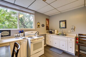 Fridge, microwave, stovetop, dishwasher - Portland Vacation Rental ~ 11 Miles to Downtown (Portland)