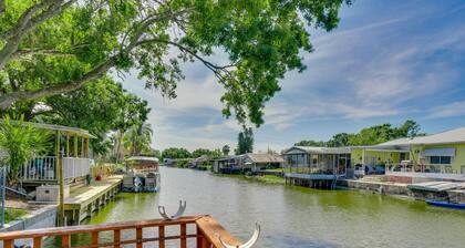 Waterfront Okeechobee Getaway w/ Backyard Dock!
