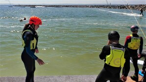 A group of people wearing life vests and helmets near a body of water, possibly preparing for water activities. - v. Limfjord, 3 km to Thisted, views, bikes, self-check-in possible  (Thisted)