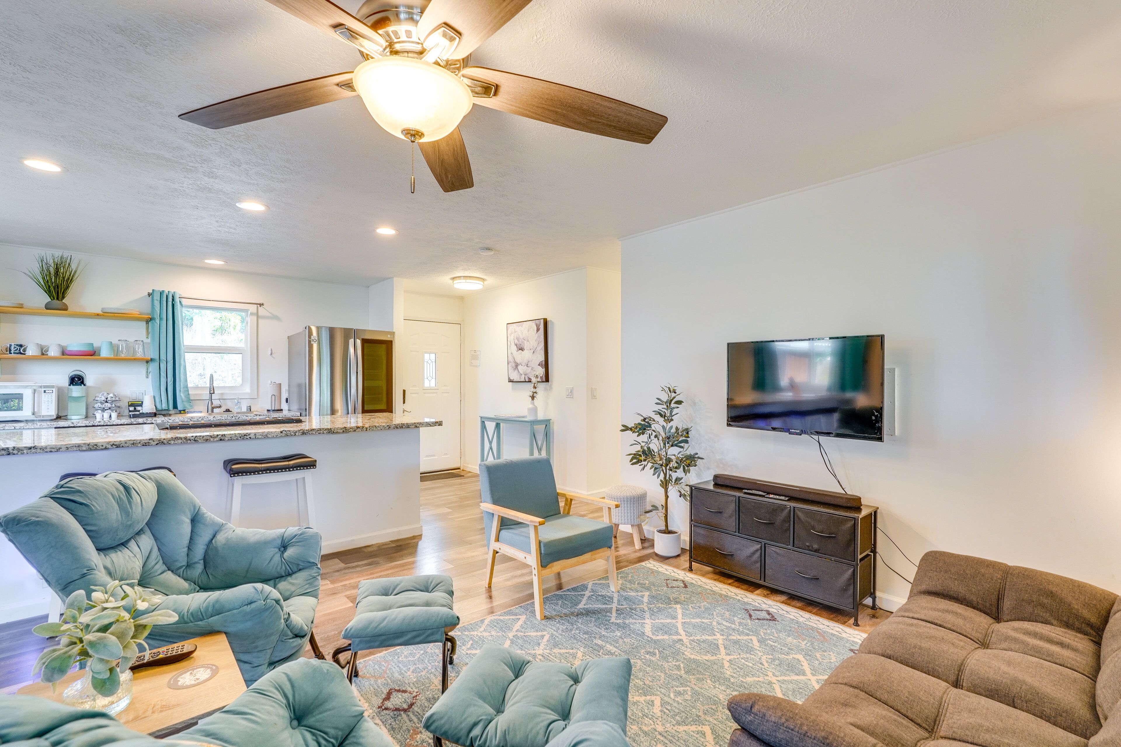 Lovely Kailua-Kona Home ~ 2 Mi to Town & Beach!