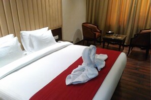 Standard-Einzelzimmer | Laptopgeeigneter Arbeitsplatz, schallisolierte Zimmer, kostenloses WLAN