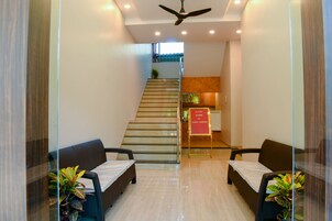 Área de estar no saguão