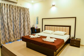 Room - Malvan's Aishwarya Hotel (Malvan)
