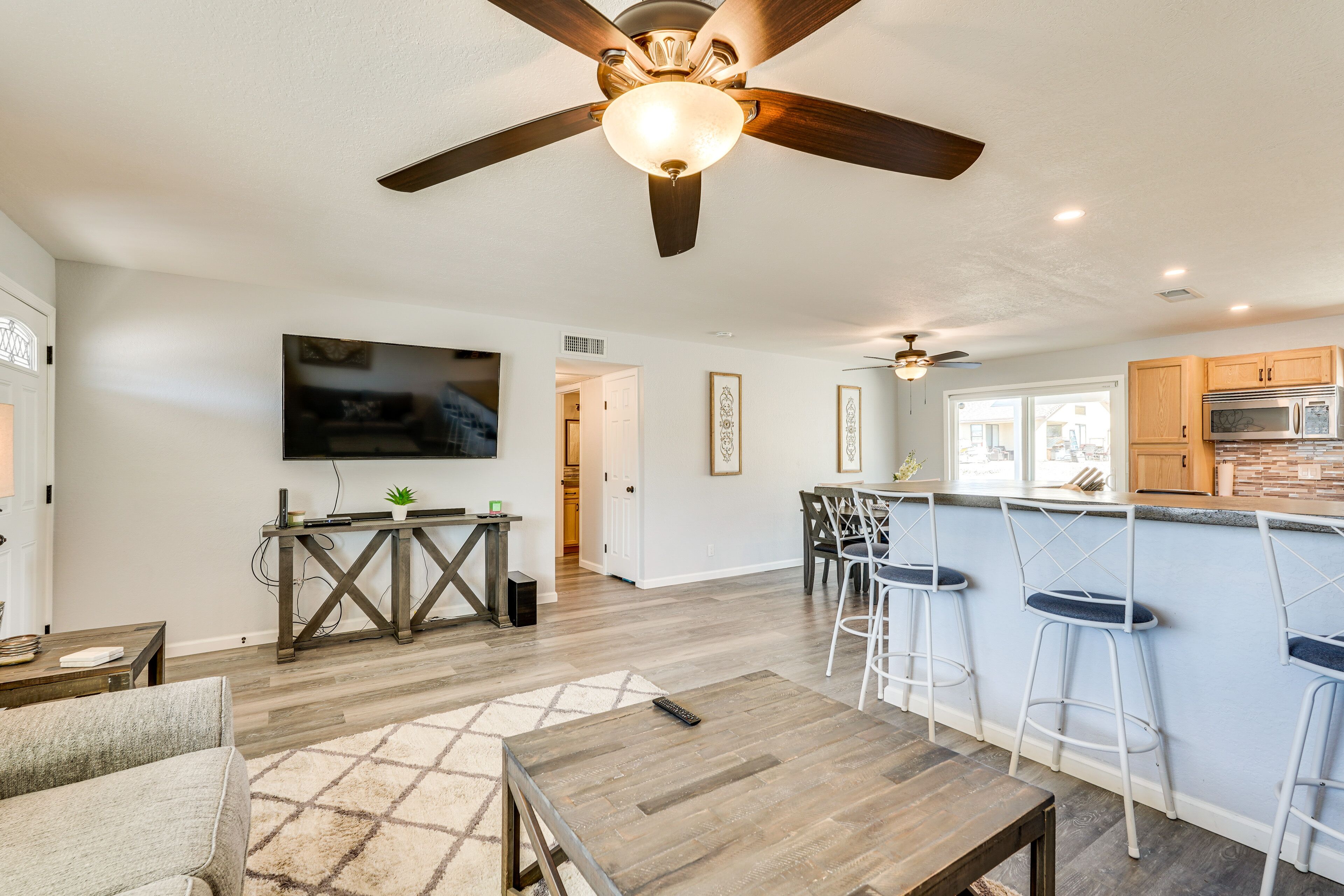 Charming Home w/ Patio - 2 Mi to Lake Havasu!