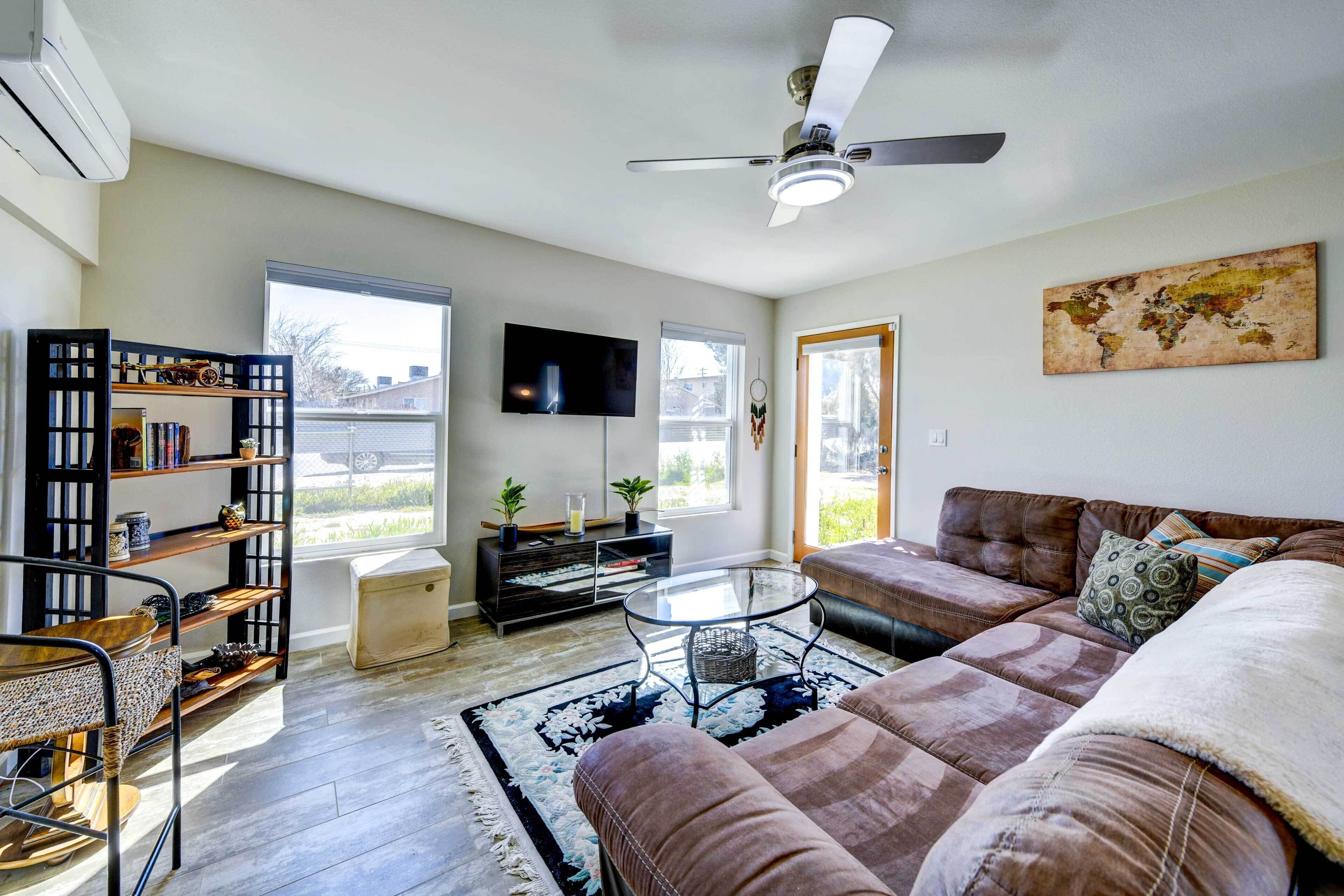 Vacation Home w/ Hot Tub & Pool: Near Joshua Tree!