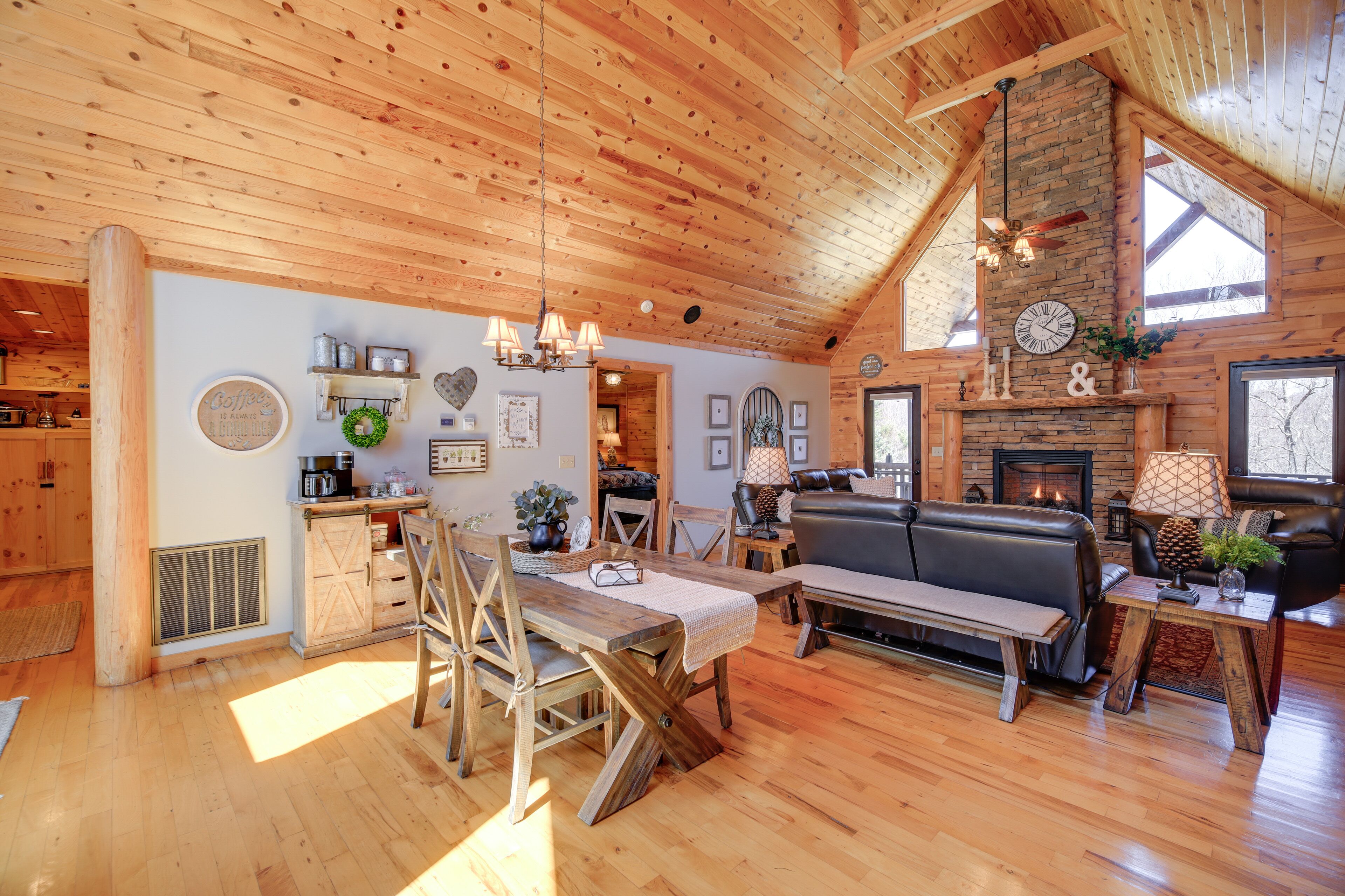 Sparta Cabin Stay w/ Gas Grill + Mountain Views!