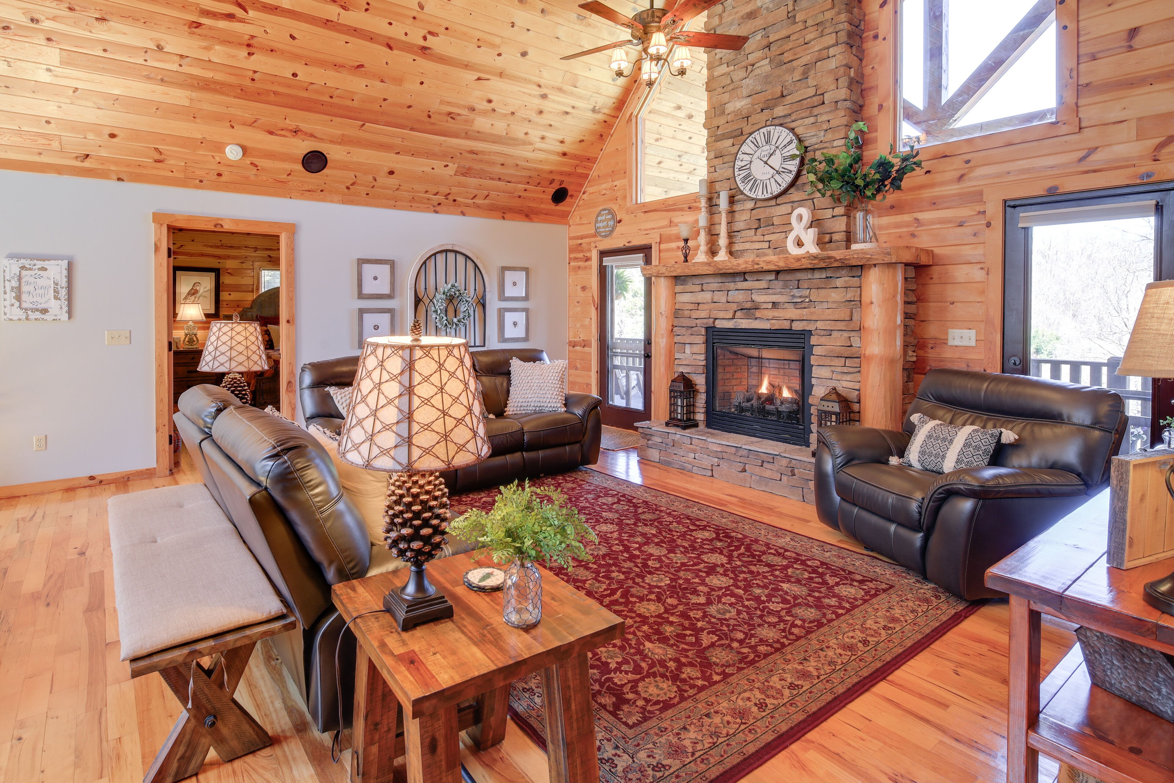 Sparta Cabin Stay w/ Gas Grill + Mountain Views!