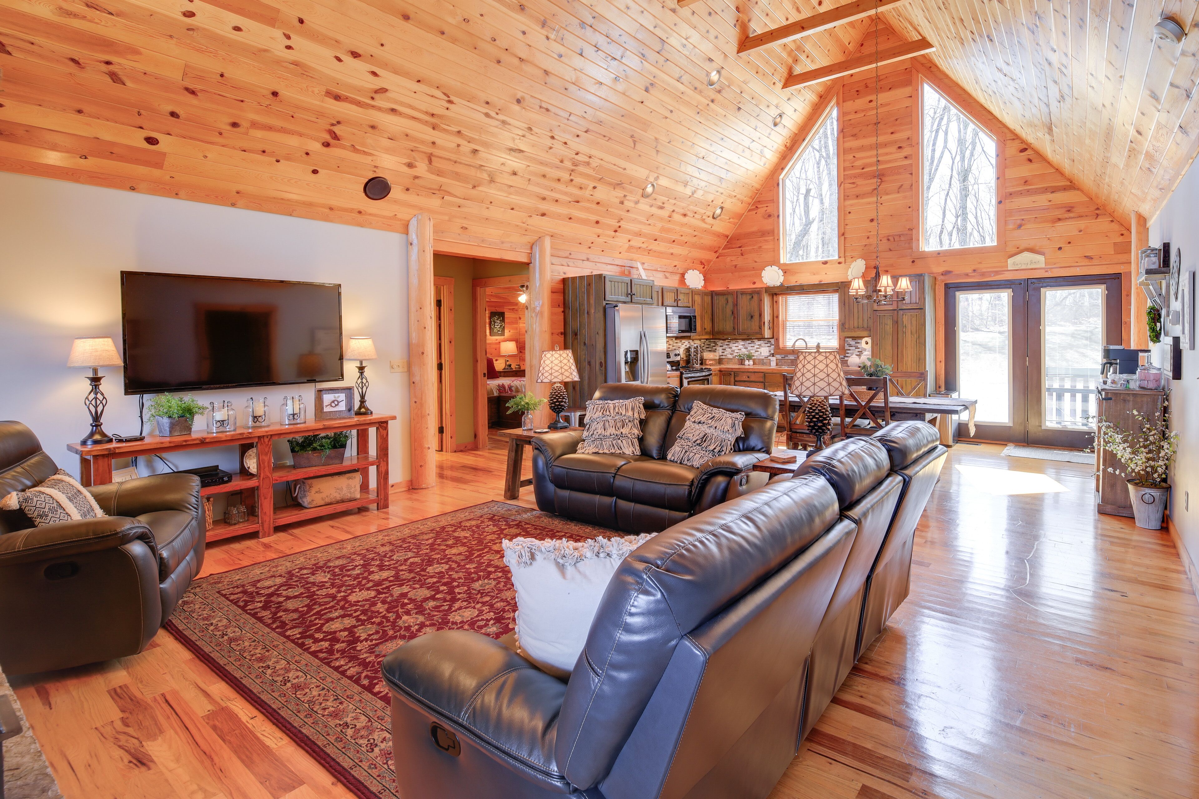 Sparta Cabin Stay w/ Gas Grill + Mountain Views!