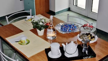 Apartment, 1 Bedroom, Balcony, Ocean View | Dining room