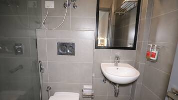 Superior Double Room | Bilik Mandi | Hulu semburan mandi hujan, kelengkapan dandanan diri berjenama, selipar