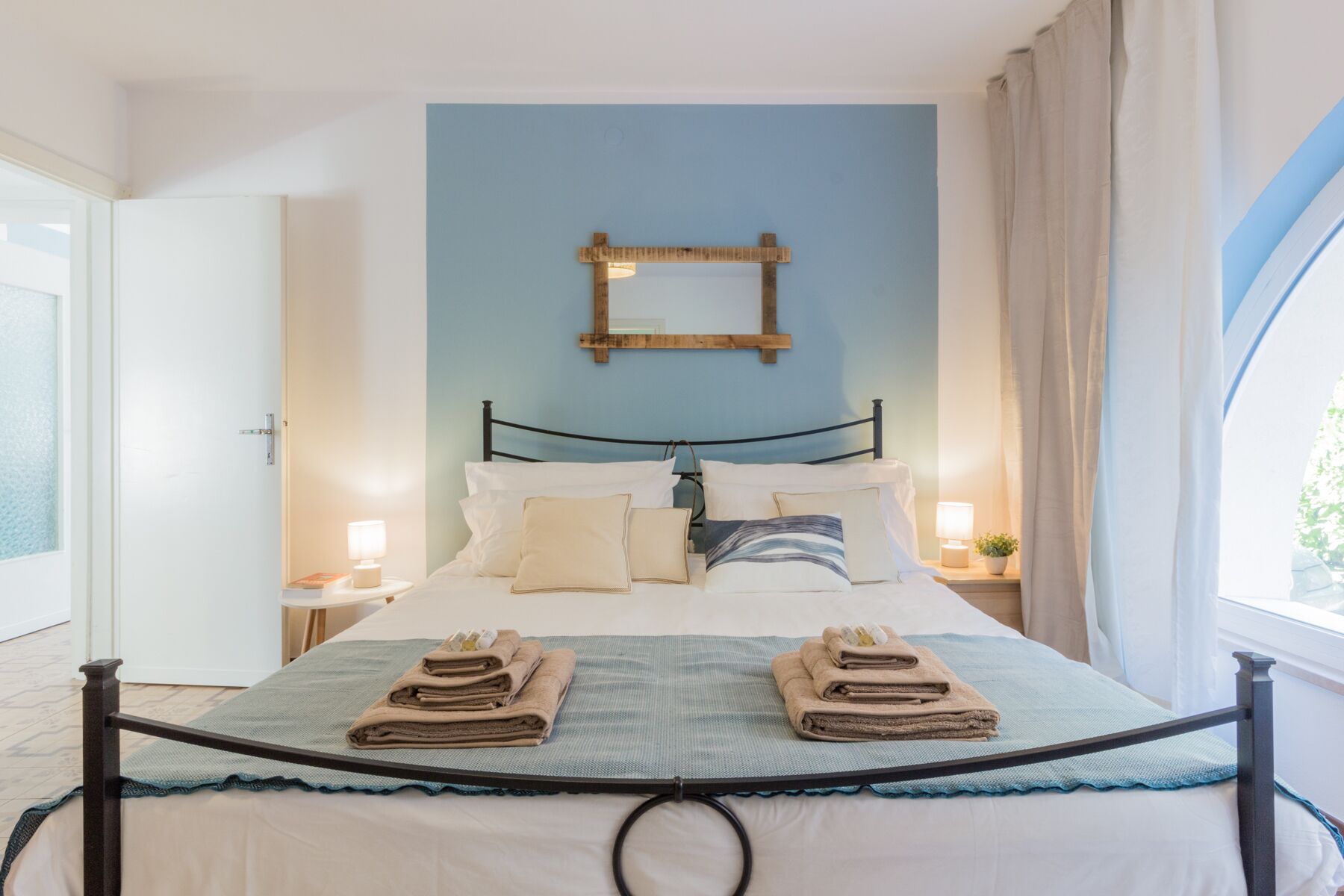 [300m lakefront] large garden and swimming pool