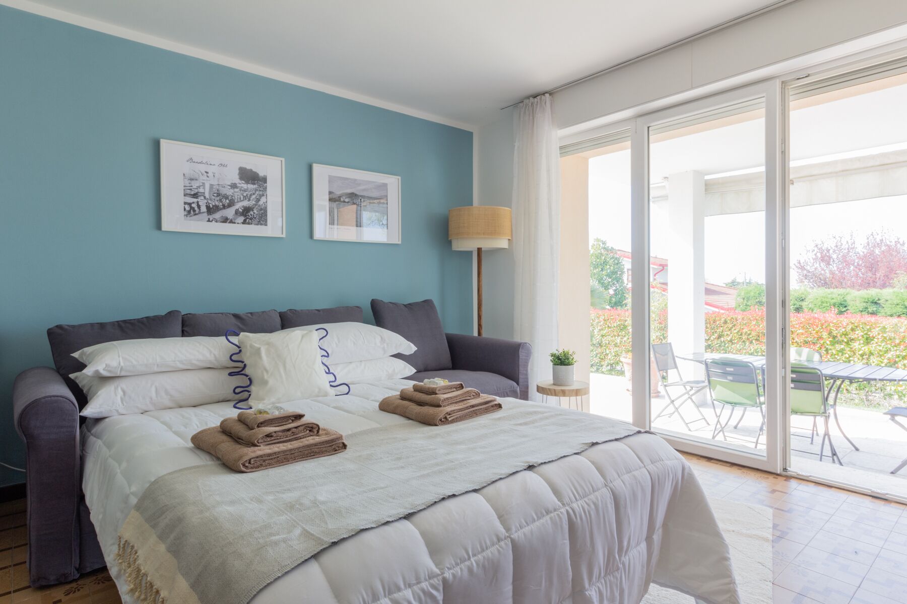 [300m lakefront] large garden and swimming pool