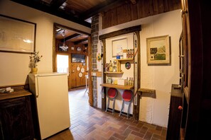 Cabaña, 1 habitación, para fumadores, patio | Interior