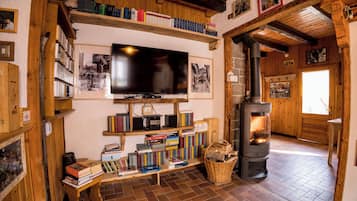 Cabin, 1 Bedroom, Smoking, Patio | Interior