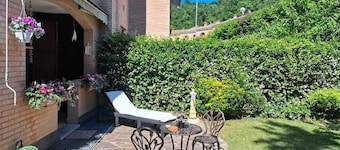 STATELY APARTMENT, VACATION HOME TRAVEL PAINTINGS, BOLOGNA,