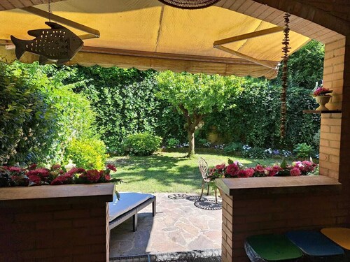 STATELY APARTMENT, VACATION HOME TRAVEL PAINTINGS, BOLOGNA,