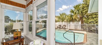 Island home on Kings Bay - manatees at the dock!