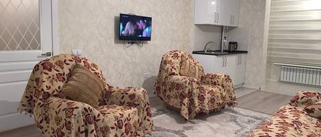 Smart TV, chimenea, videojuegos