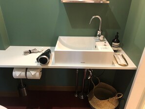 Combined shower/bathtub, hair dryer, bathrobes, slippers - COFFEE HOTEL Soundwave (Fujisawa)