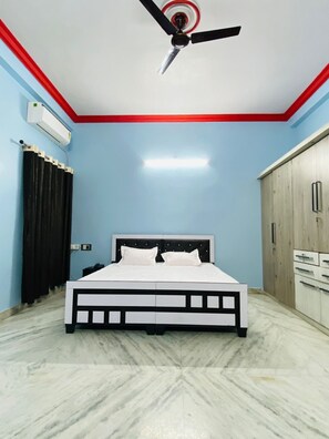 2 bedrooms, WiFi, bed sheets - Shree Shyam Kunj (Varanasi)