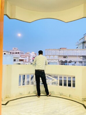 Property grounds - Shree Shyam Kunj (Varanasi)