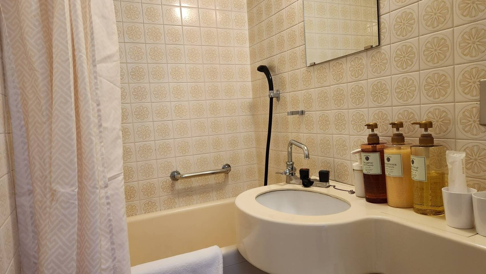 Hair dryer, towels