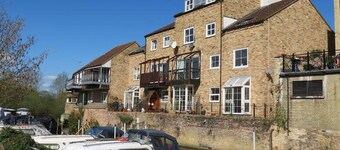 River Penthouse Apt 2BR Parking View St Neots Town Centre